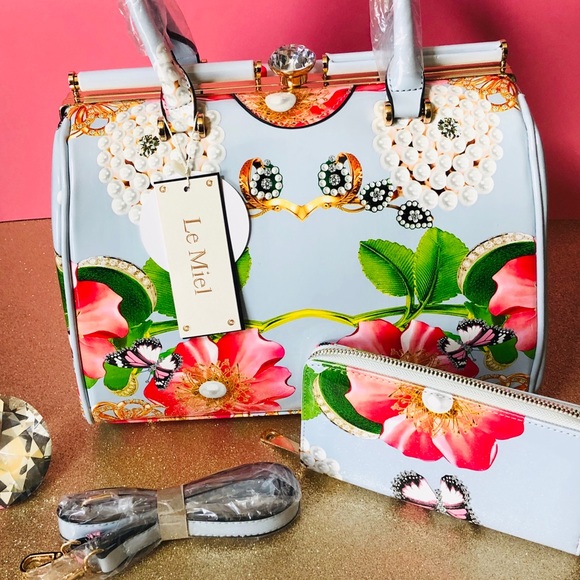 Baby Blue Pearl Butterfly Purse - Picture 8 of 8